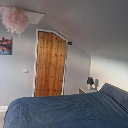 شقة 20 Mins From Kilkenny Castle And Cashel Sleeps 4